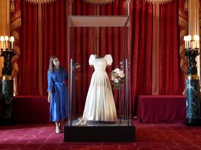 ROYALS | Wedding Gown Of U.K.’S Princess Beatrice Goes On&nbsp;Show
