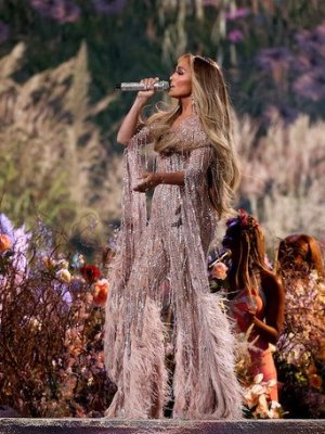 Jennifer Lopez Rocks The Stage In Zuhair Murad Design At Citizen VAX LIVE: The Concert To Reunite The&nbsp;World